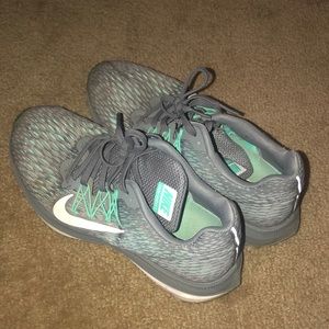 Nike zoom winflo 5 running shoes